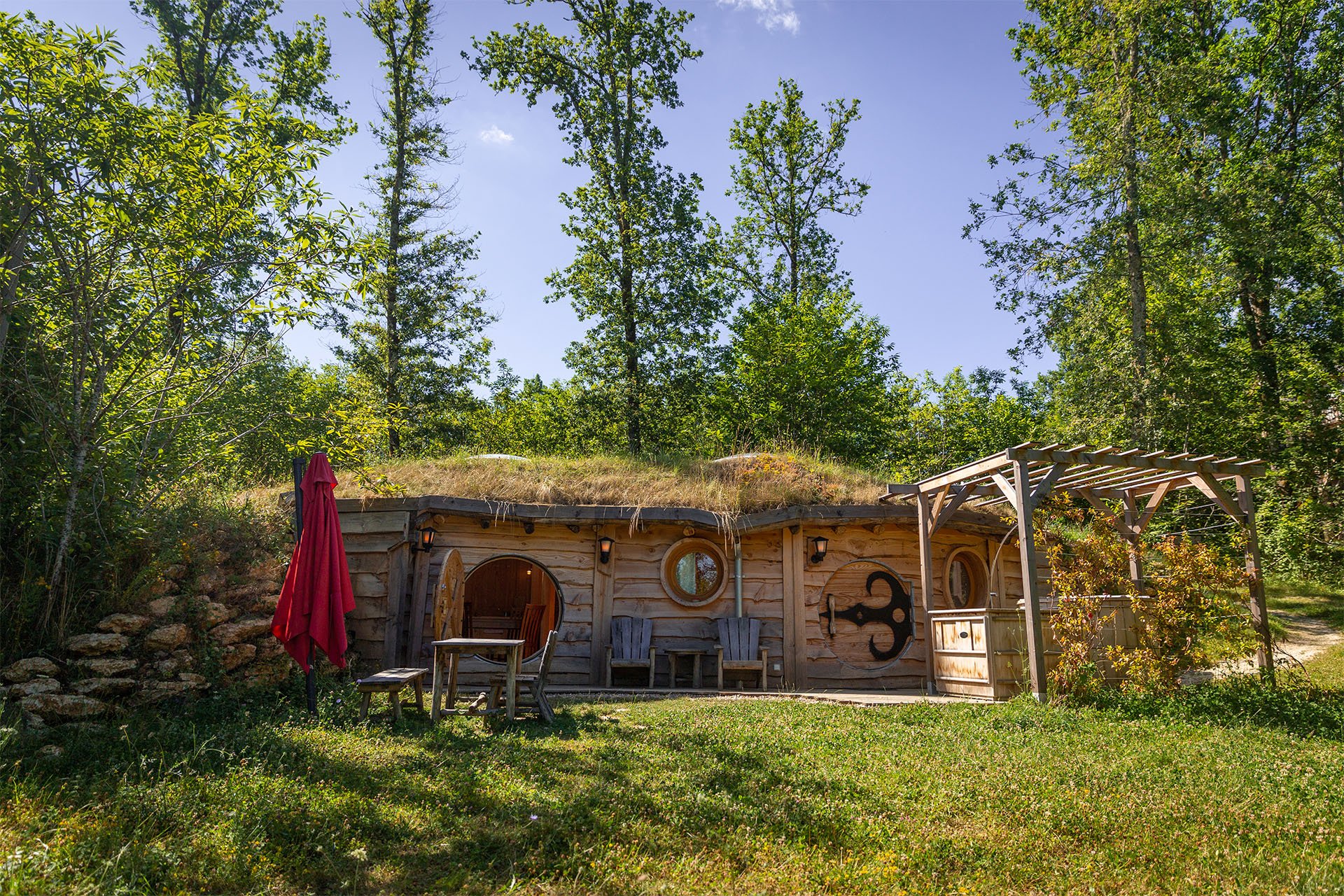 cabanes dans les arbres et notre maison de hobbit