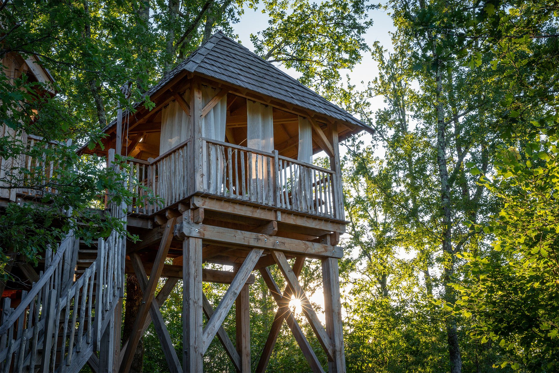 cabanes dans les arbres et notre maison de hobbit