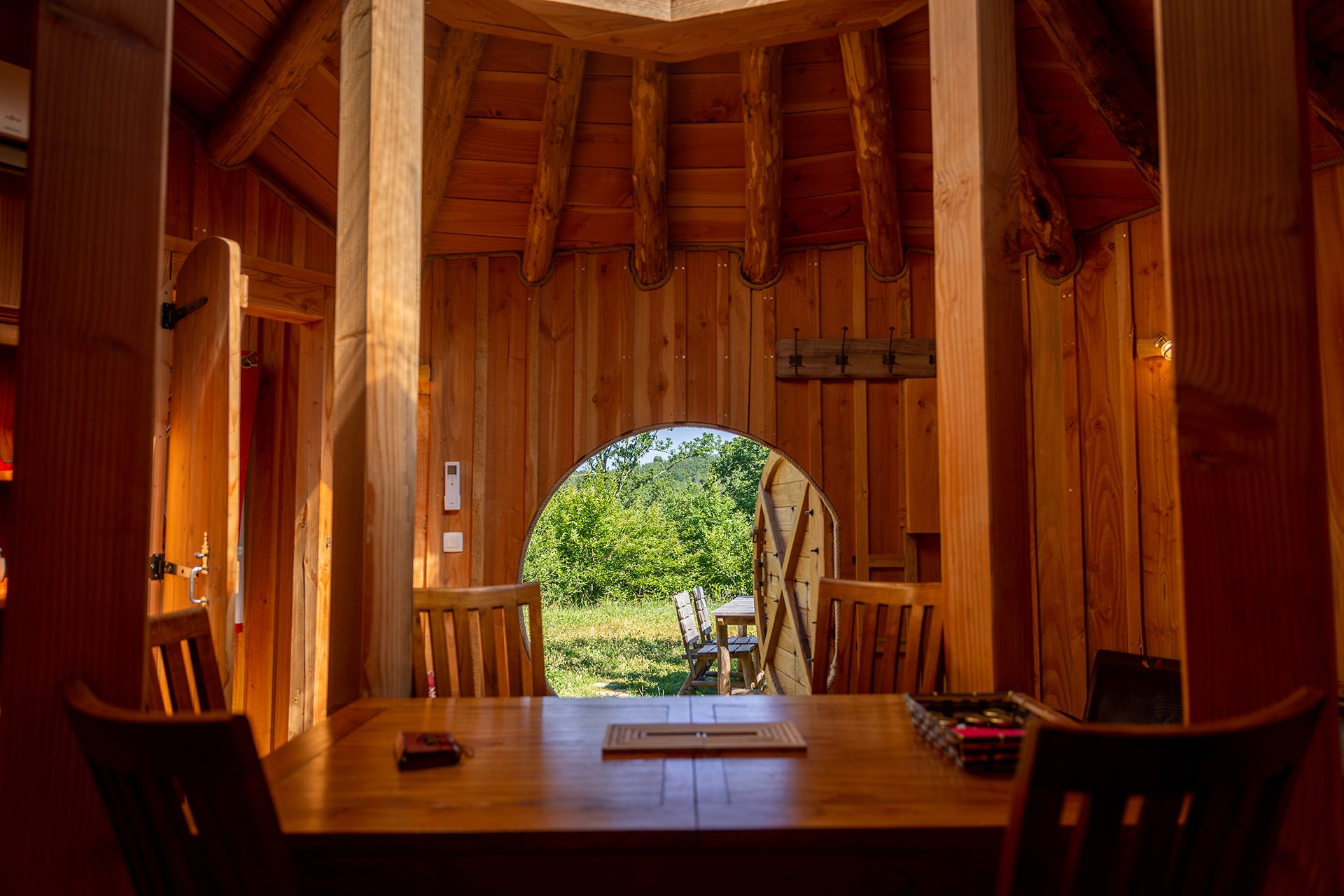 cabanes dans les arbres et notre maison de hobbit